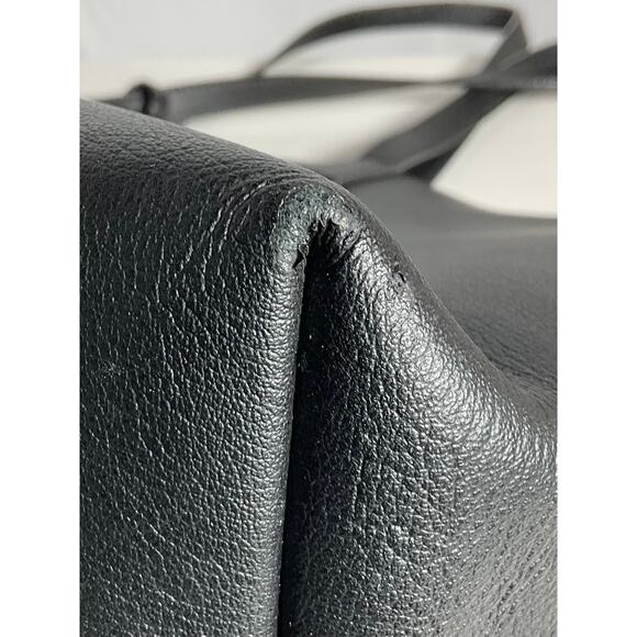 Saint Laurent 'Shopper' Black Leather Large Textured Tote Bag - Picture 12 of 16